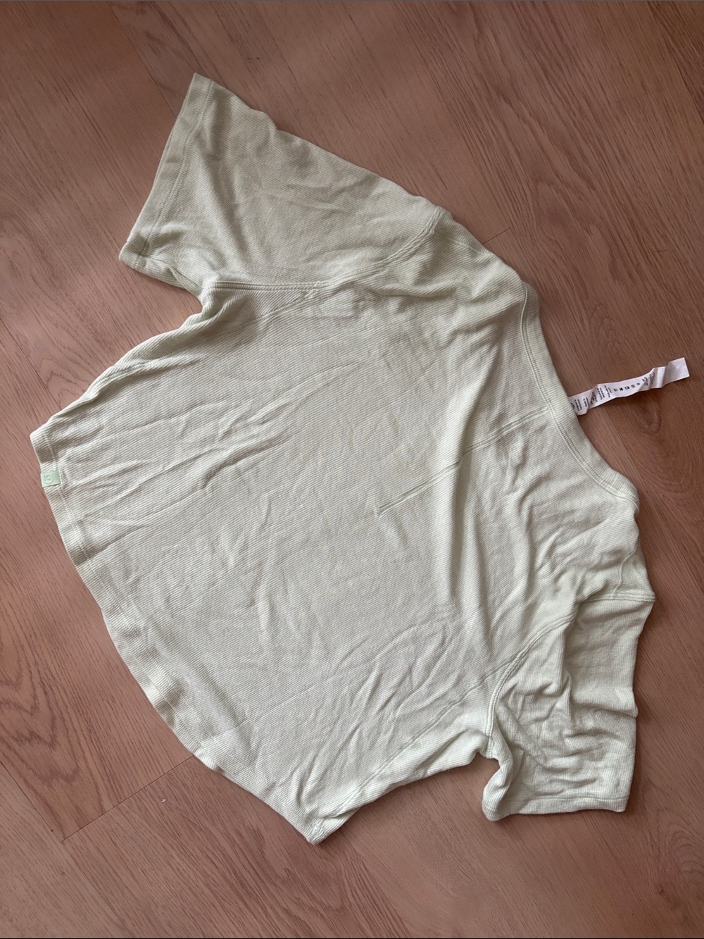 Lululemon hold tight cropped Short Sleeve shirt - kohlrabi (Pale Green), size 10 - Picture 5 of 7